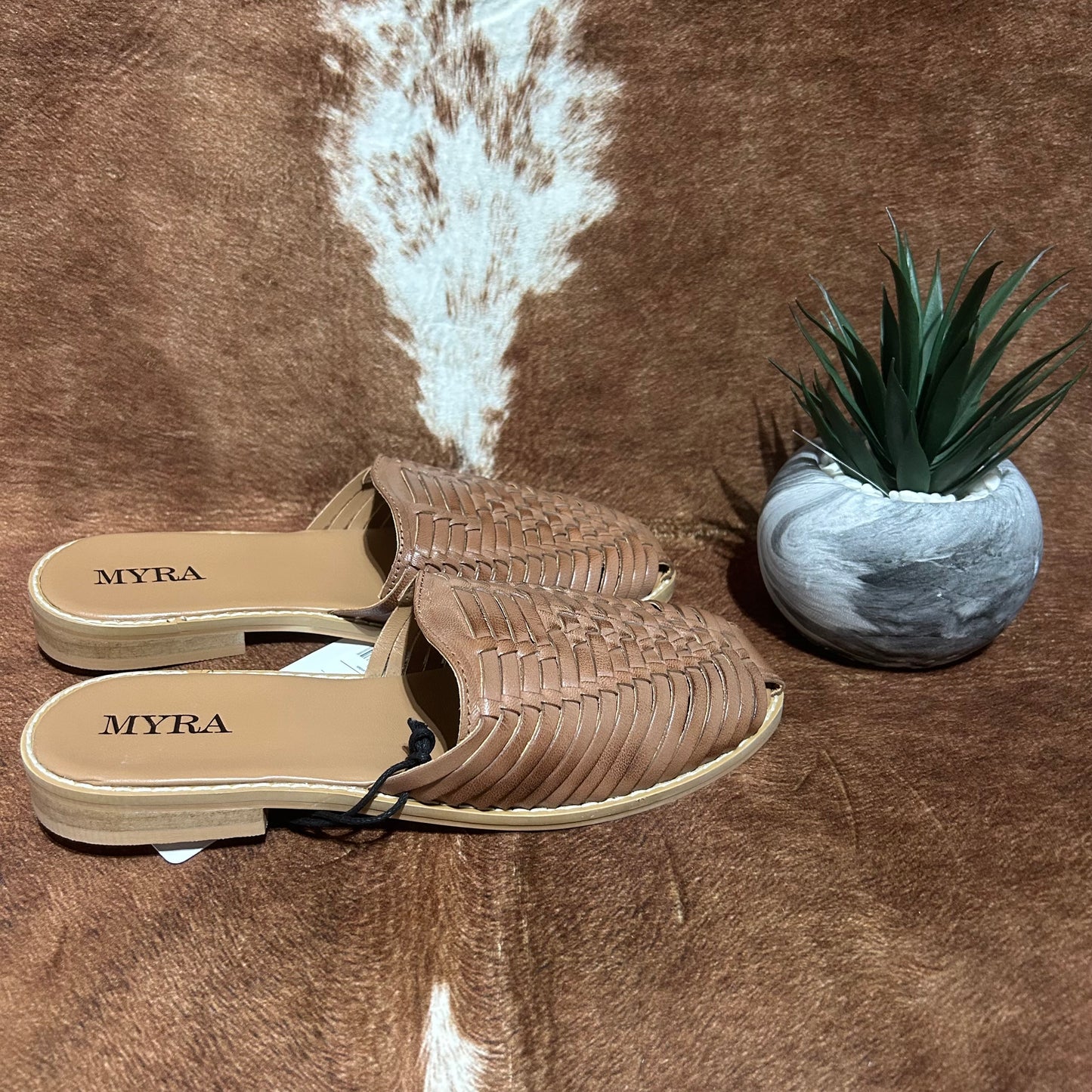Madrigonna White Sandals