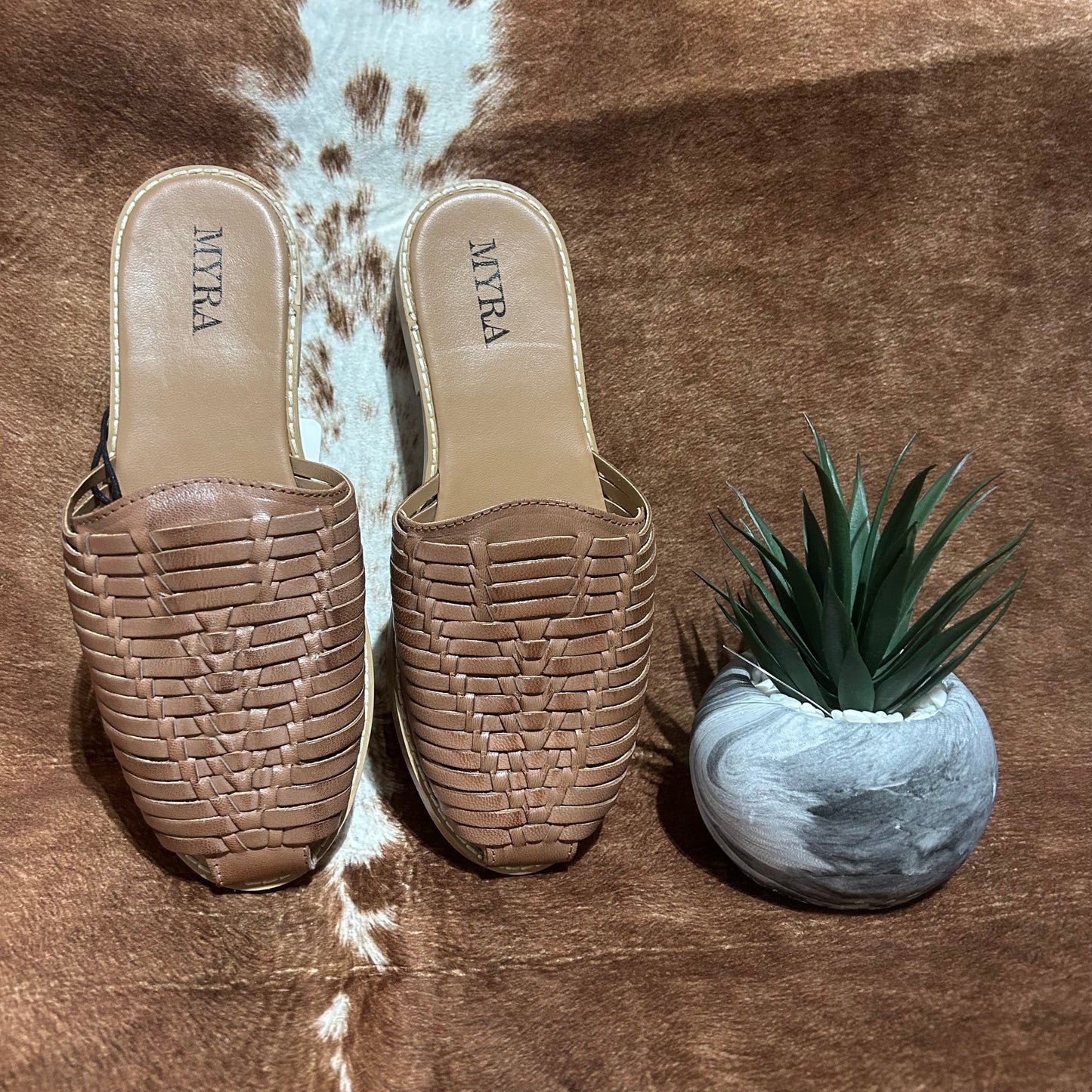 Madrigonna White Sandals