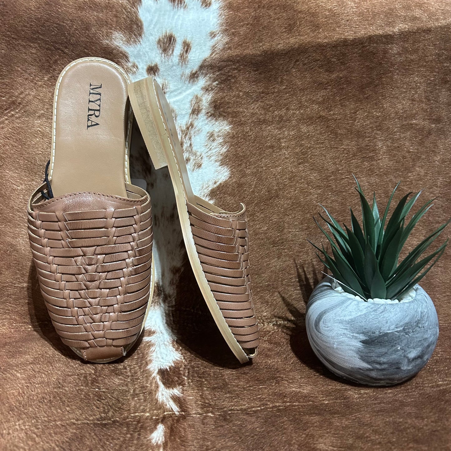 Madrigonna White Sandals