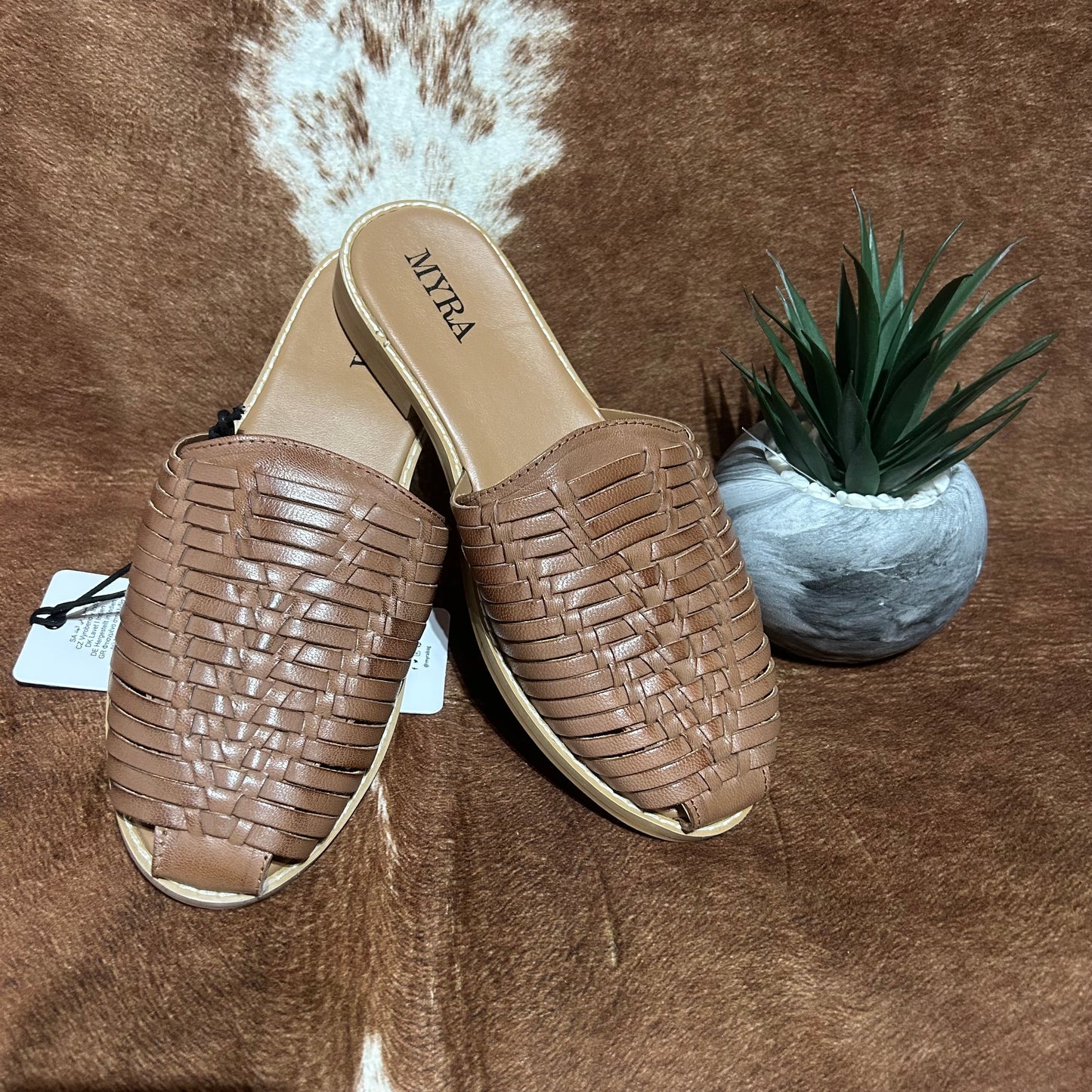 Madrigonna White Sandals