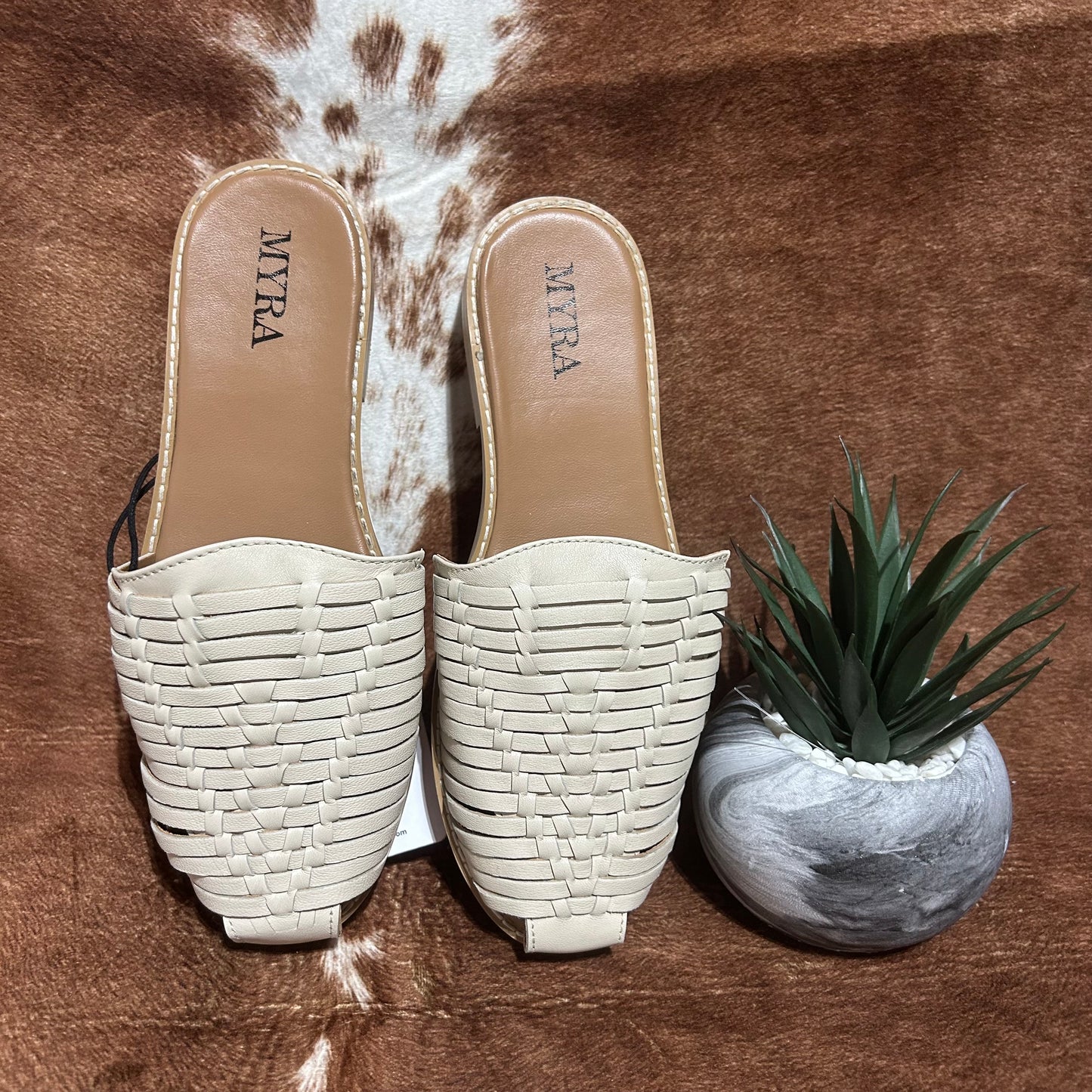 Madrigonna White Sandals