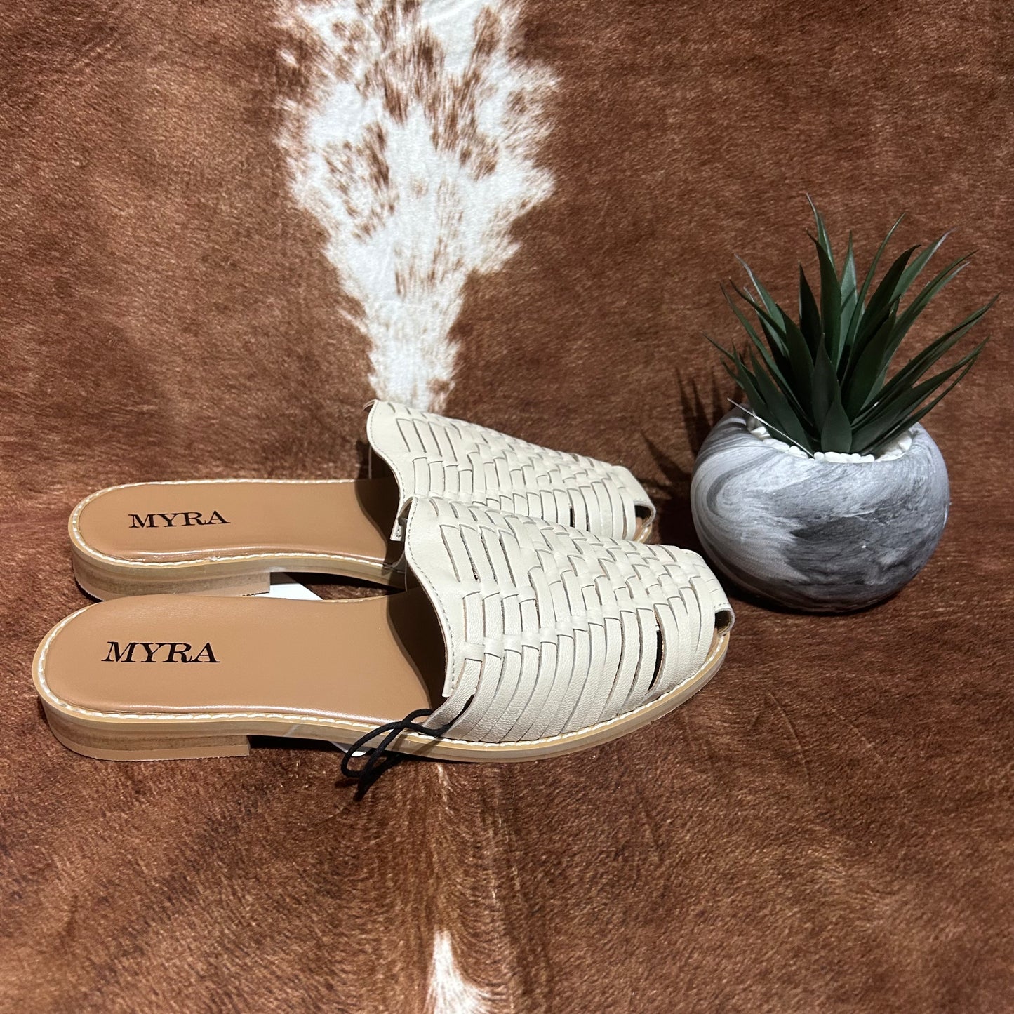 Madrigonna White Sandals