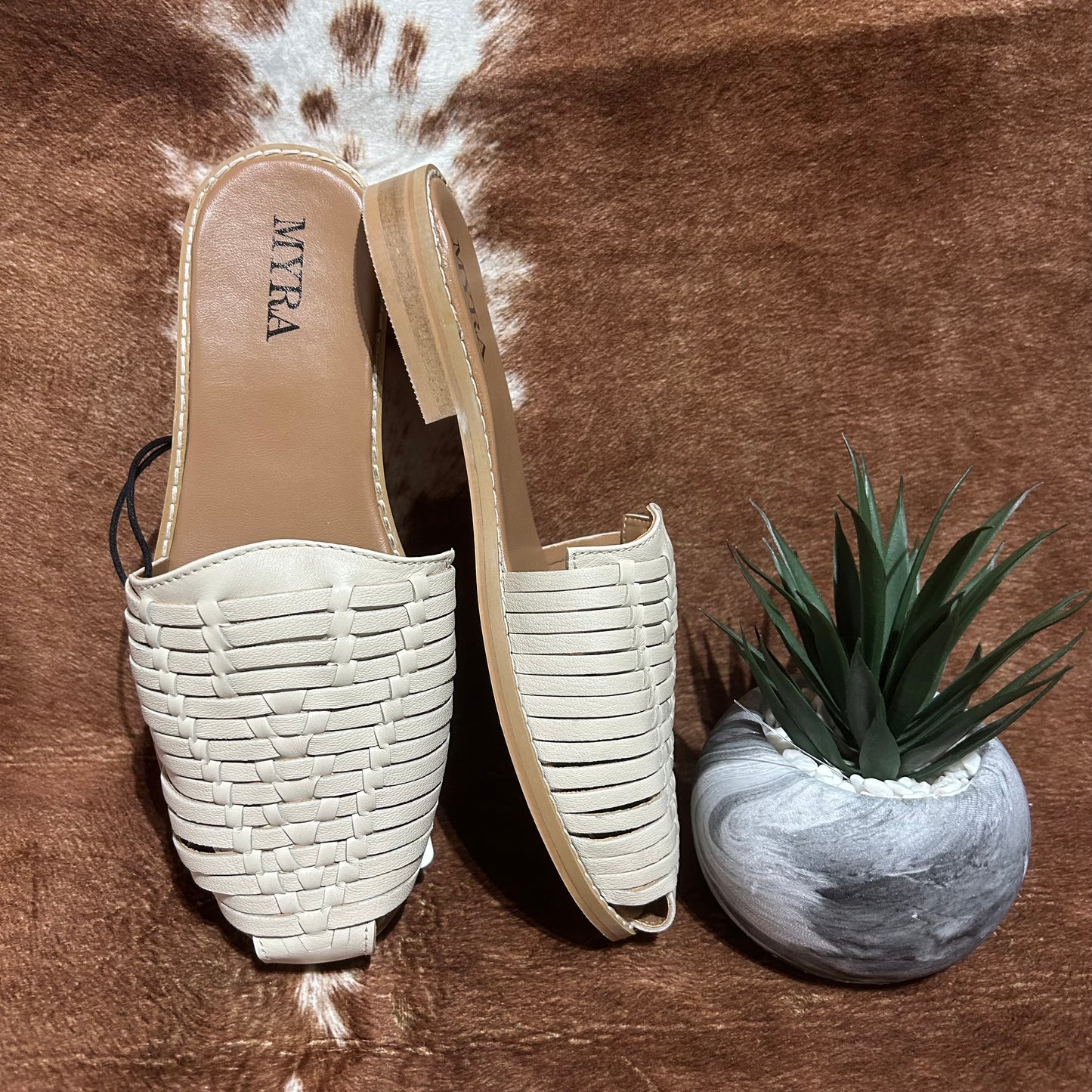 Madrigonna White Sandals