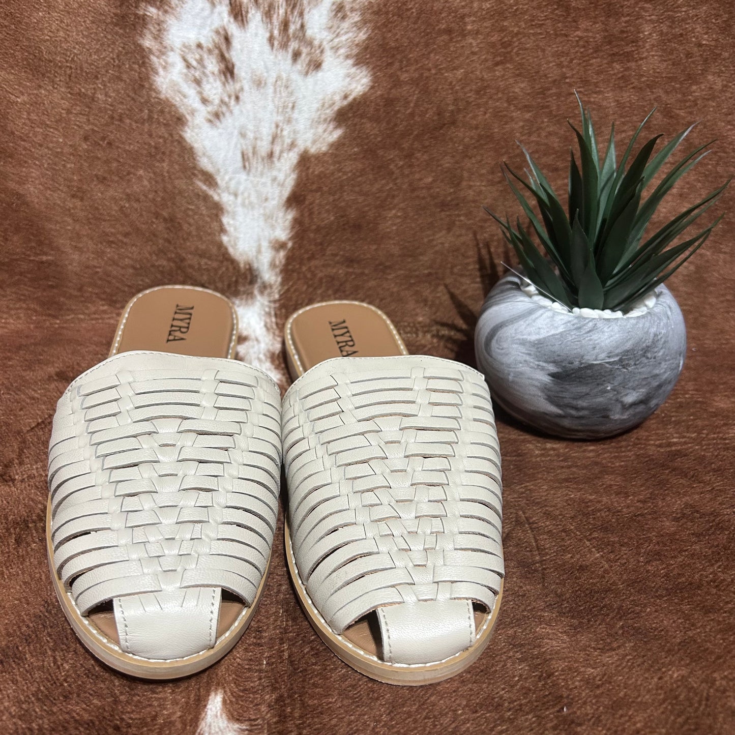 Madrigonna White Sandals