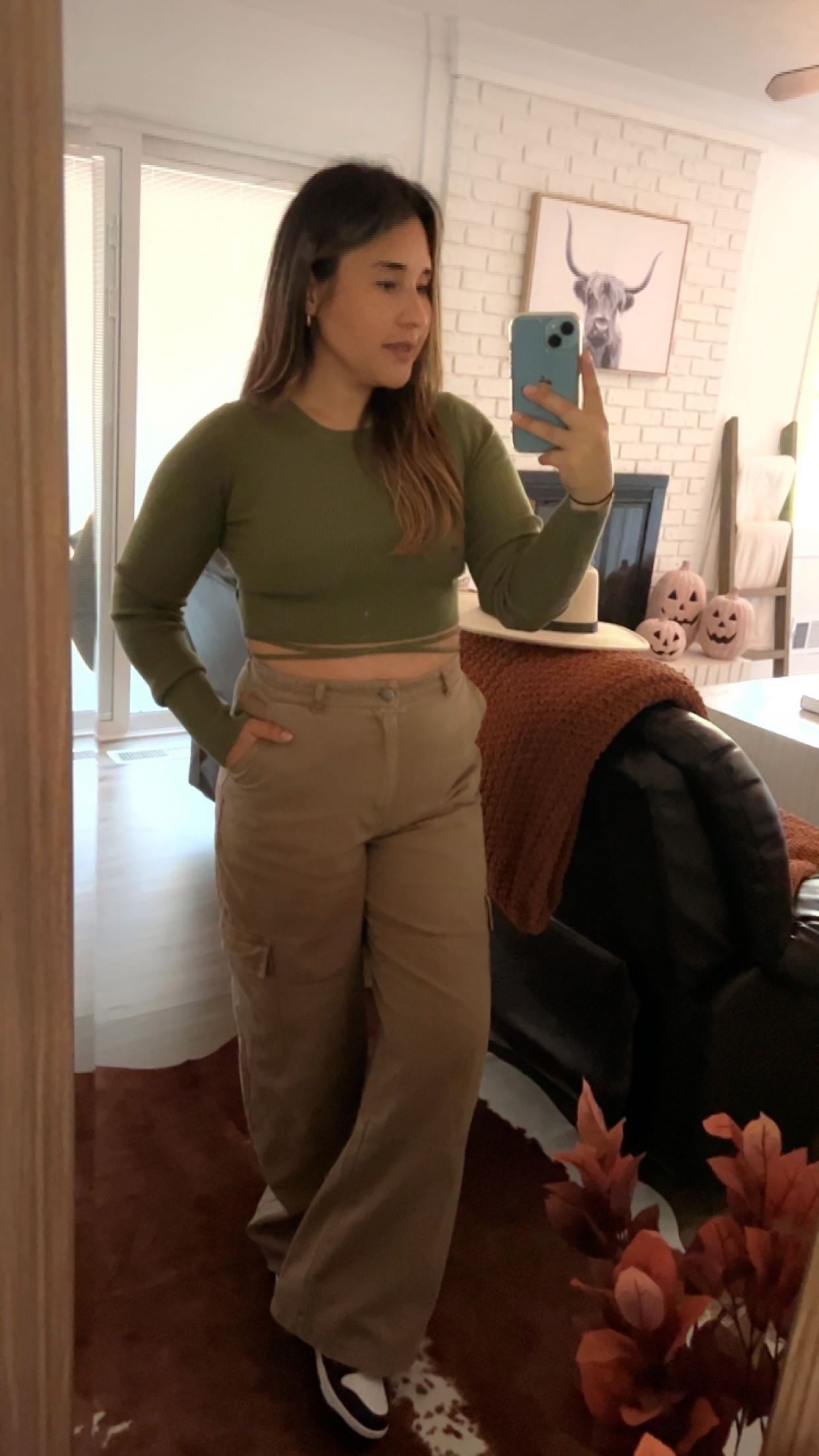 CRISS CROSS TIE BACK RIBBED CROP TOP